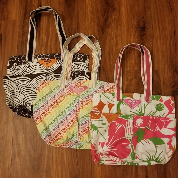 Roxy Handbags - ONE Roxy canvas tote/beach bag